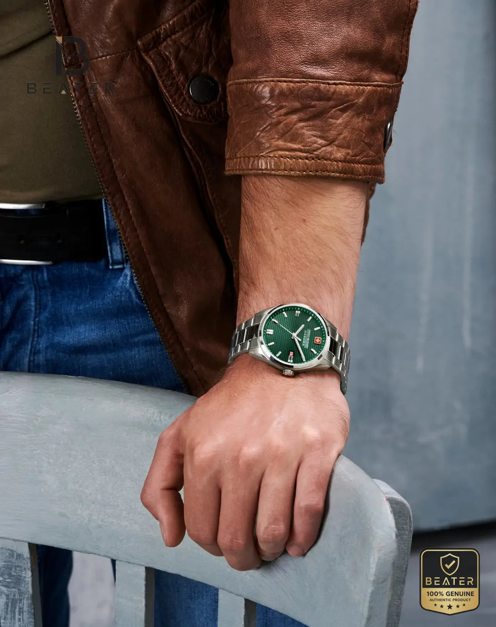 Swiss Military Hanowa SMWGH2200105 Men's Olive Stainless Steel Bracelet Watch - View 4 - Beater